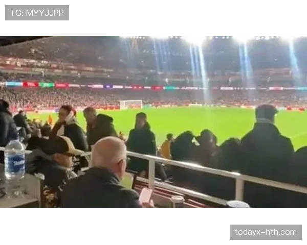 终场绝杀！球队逆转制胜 球迷欢庆见证激情一刻