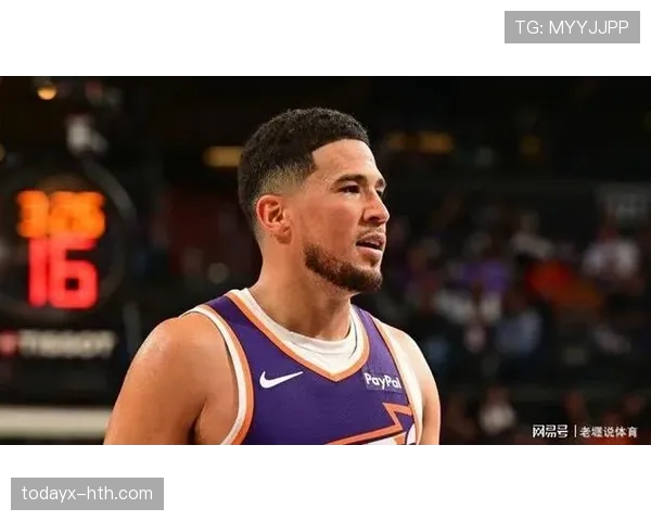 德文·布克私底下竟然穿得比街头潮人还酷，这反差也太顶了吧！